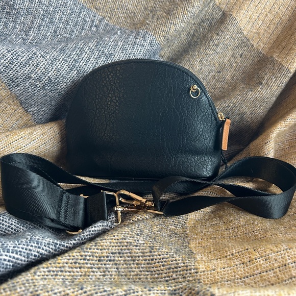 MCM Two-Tone Cosmetic/Crossbody Bag - Picture 2 of 4